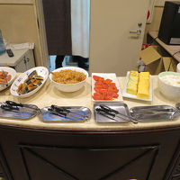 朝食はバイキング。明太子や切干、鯖やあさり汁など