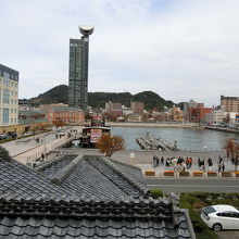 三井倶楽部からの港全景