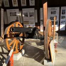佐賀藩で作られたアームストロング砲の展示がある