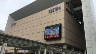 ２階の入り口は混雑していますね