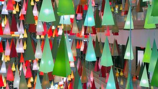 12月に吹き抜けのイルミネーションが綺麗「表参道ヒルズ」