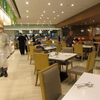 朝食のレストラン7階