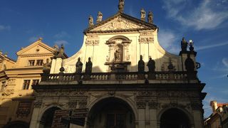 旧市街橋塔の向かい側にある教会