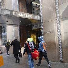 入口は小さいです