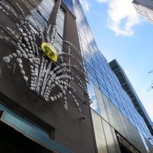 トランプタワーと並んでいます