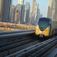 地上区間を走る車両