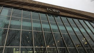 伊勢丹とつながる商業施設