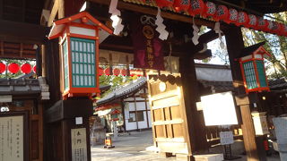 京都御苑の西隣なので、時間があれば行くのによいと思います。