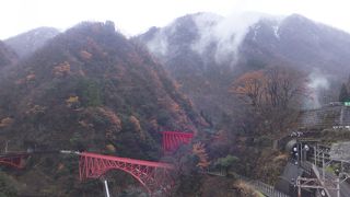 紅葉と水が綺麗でした。