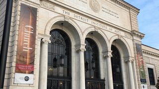 デトロイト市美術館にはブリューゲル(父)の傑作「屋外の結婚式踊り」があります。