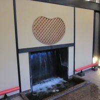 玄関に在る源泉のオブジェ？…