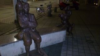 銅器の街の芸術群