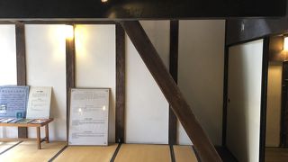 とてつもなく急な階段