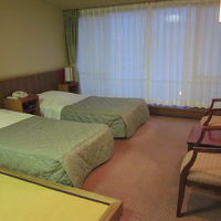 和洋室の洋室ツインベッドでゆったり