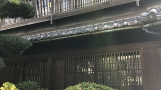 佐賀錦は細かい手作業だ