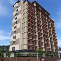 12階建で目立つ。