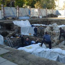 本文中のホテル前で発掘していたのもセルディカの遺跡の一部？