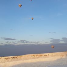 朝日を浴びて光る
