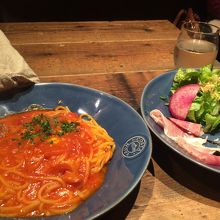 パスタにランチプレートを付けて