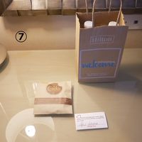 お得意の大きめクッキーとミネラルウォーター