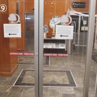 夜遅くなると普通には入れません。