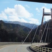 庄川沿いに架かる大きな橋でした。