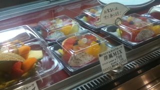 パンはもちろんお惣菜も