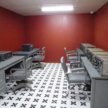 地下は通信室など軍事施設です。