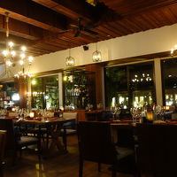 夜だけのオープンですがイタリアンレストランは雰囲気も料理最高