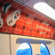 チップとデールのスノースノーがかわいい車内