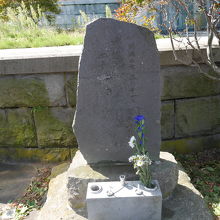 土方歳三の供養碑があります。