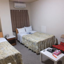 ツインを1人料金で貸してもらいました。ダイヤル式電話…