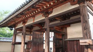 東院と西院の境