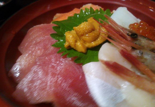 まあまあ美味しい海鮮丼。