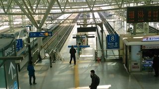 ホームまで自由に行き来できます