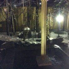 雪見の露天風呂。