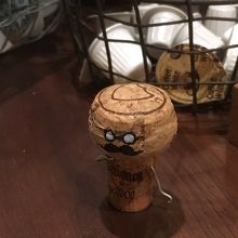 お茶目なコルク。