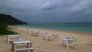 11月の曇りで訪れる人もいなく売店は開店休業状態
