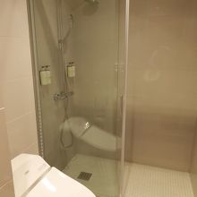 成田エミレーツラウンジ（シャワーが綺麗で快適）