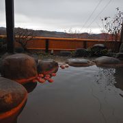 りんごが浮かぶ、景色の良い露天風呂