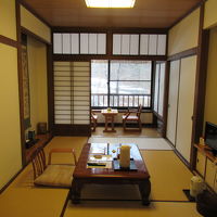 大きく窓が切られた8畳。床暖房だとの事でしたが・・・