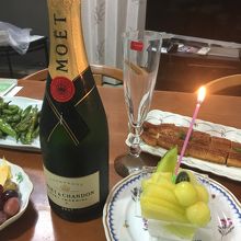 シャンパンとタカノのメロンゼリー