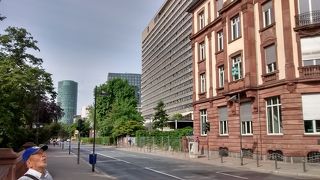 いつも高層ビルが奥に見えました。