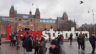 I Amsterdamの文字が目印