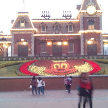 メインストリートＵＳＡにある香港ディズニーランド鉄道の乗り場