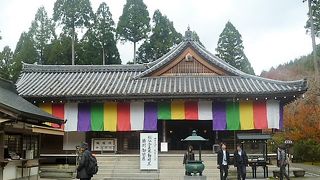 新しい不動堂 と紅葉との整合性！