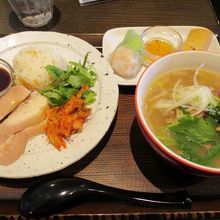 ボリュームがあって美味しかった。ランチのハーフ&ハーフ。