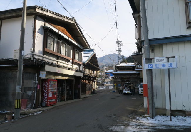 角間温泉の街並