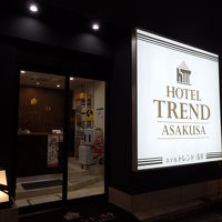 商店街の中に突然あります。