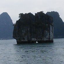 ２０万ドン札に印刷されている香炉岩